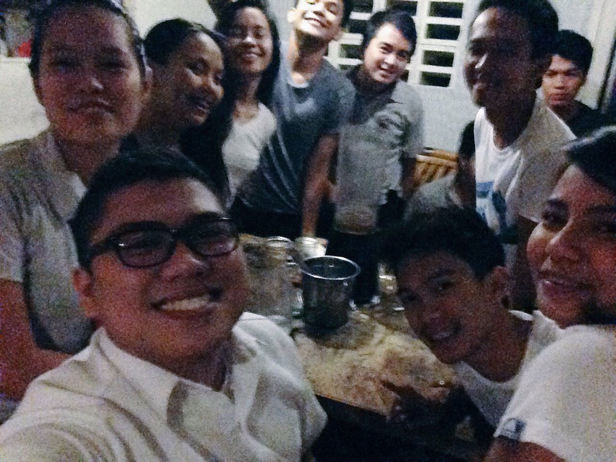 impaulthisone's tweet photo. Hindi naman kami masamang tao. Cheers! SALAMAT! #LabanInhinyero @GlydelleTan @LeianeCabs @hahahannanana @CE_dvilla @Jaaneyt @karlalulaling https://t.co/kyuB5wh43w