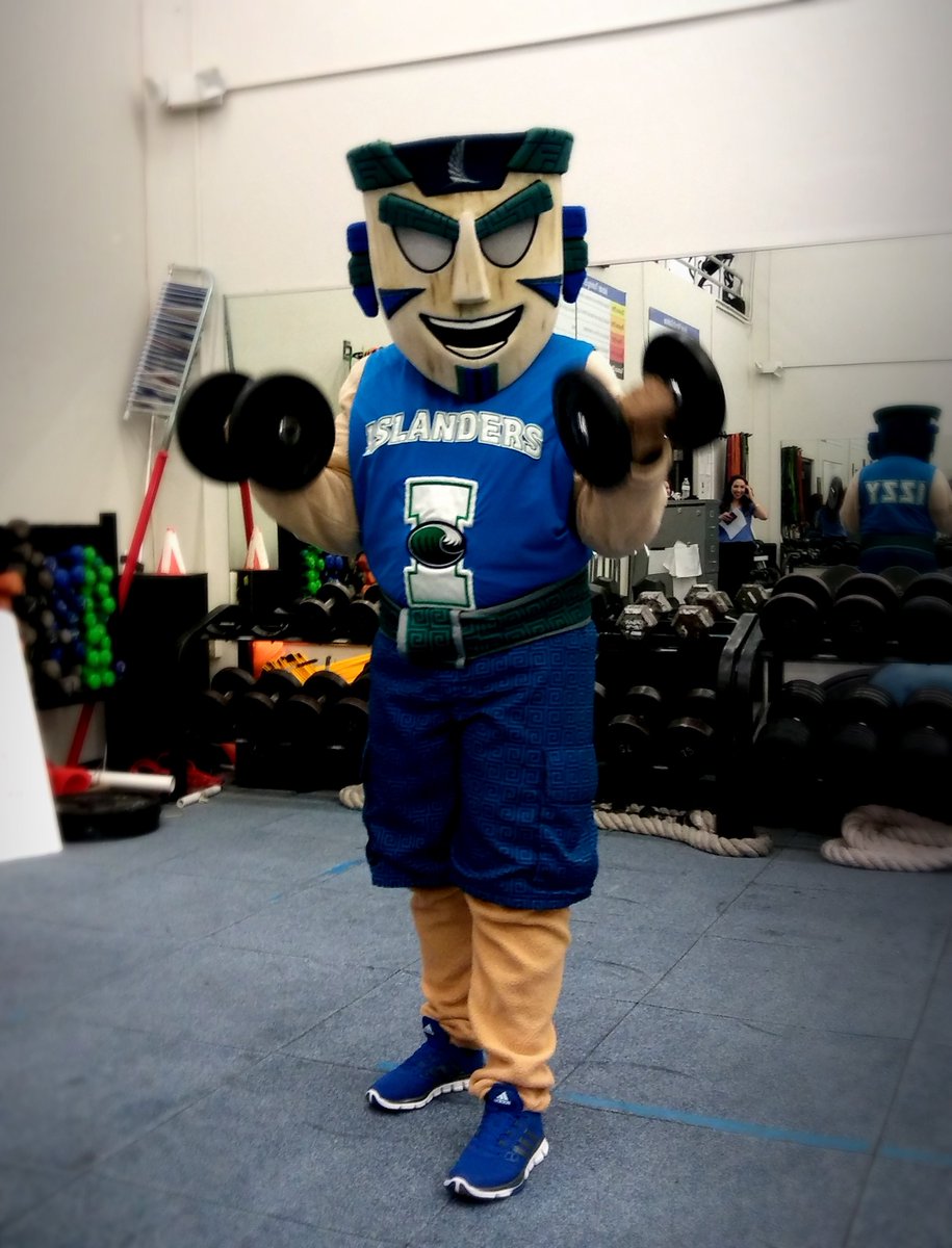 IslanderRec's tweet photo. @IzzytheIslander has the right idea! Share how you stay fit &amp; tag a photo #HealthyCampus #TAMUCC to win prizes from @Target or @FitBit https://t.co/slY0w7tuXC