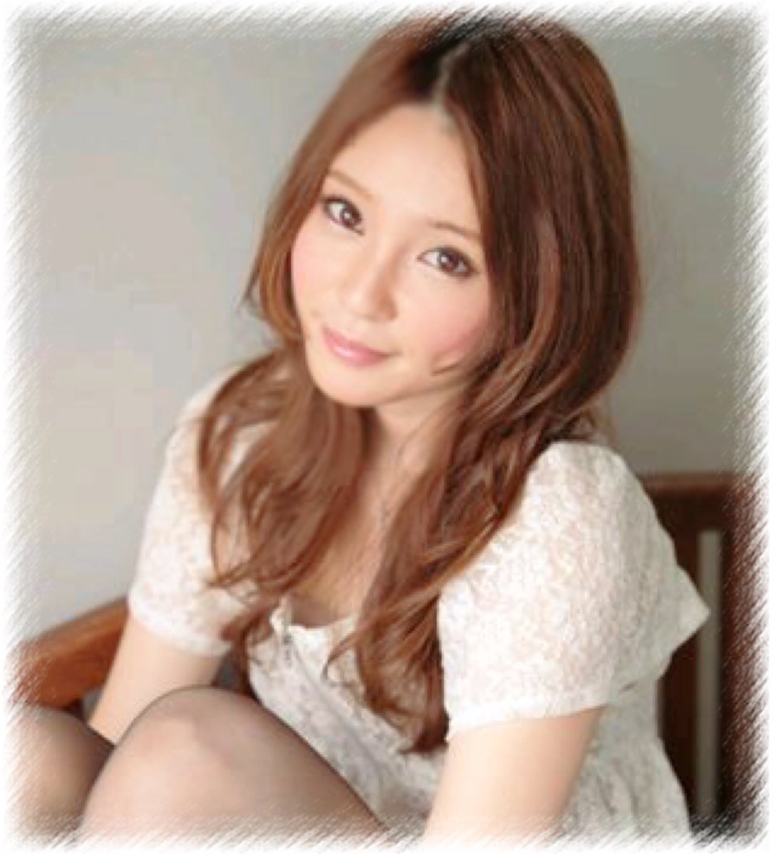 秋谷綾乃 お疲れ様です 洗濯物が部屋干しだと乾かないよ ふえーん 載せる写真がないので 前に撮影してもらった時のものを ェ へへへ 雰囲気少し違うかな 明日中にフォロワーさん800人目指すぞ T