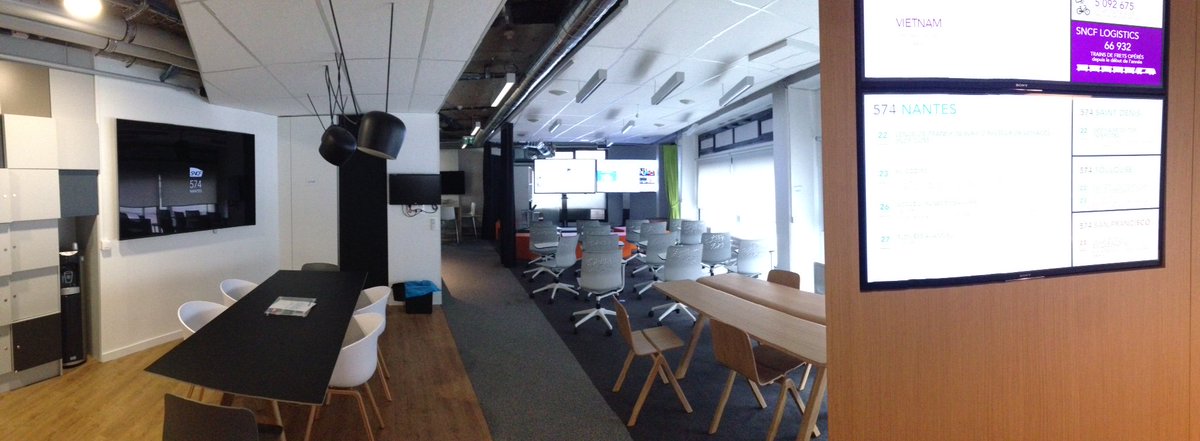 franckgervais's tweet photo. En poste dans la (très belle) maison du #digital SNCF #Les574 à @nantesfr afin de rencontrer @Stefalligne & @atlantic2! #rencontres https://t.co/G0aAlHSdZ5