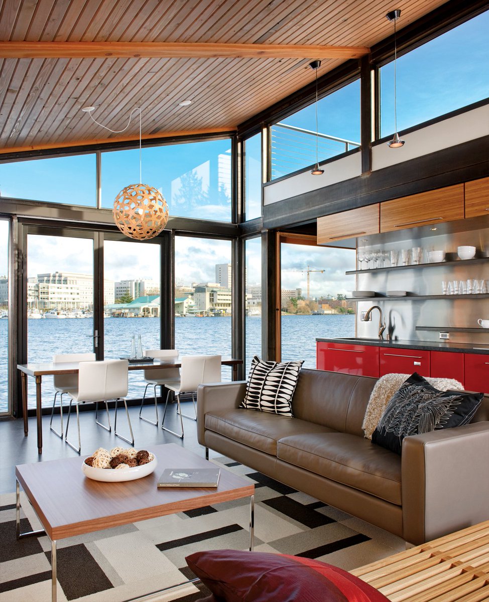 completehomegd's tweet photo. #HomeOfTheDay: It does't get more waterfront than this Seattle boathouse. #decor #homedesign https://t.co/gTp7nONdbo