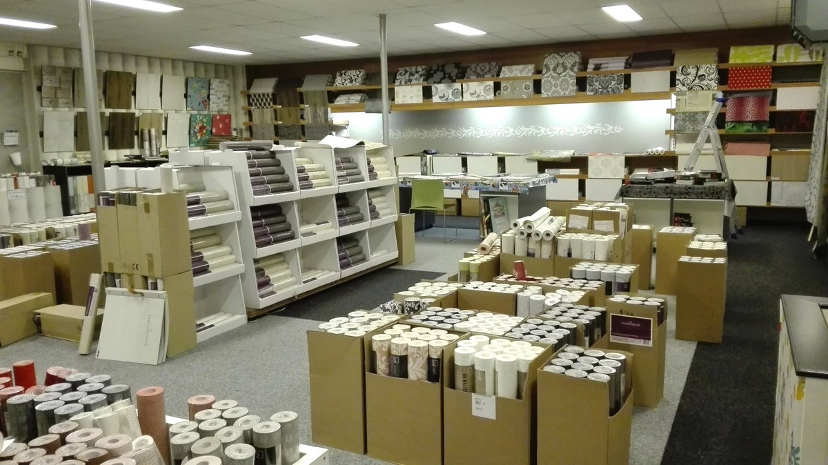 boerverf's tweet image. Kom eens een kijkje nemen in onze grote voorraadhal, met meer dan 150 soorten behang! #behang#voordeel#kwaliteit