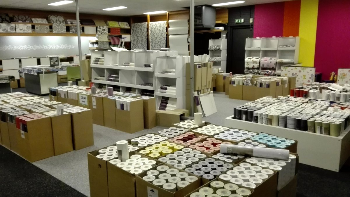 boerverf's tweet image. Kom eens een kijkje nemen in onze grote voorraadhal, met meer dan 150 soorten behang! #behang#voordeel#kwaliteit