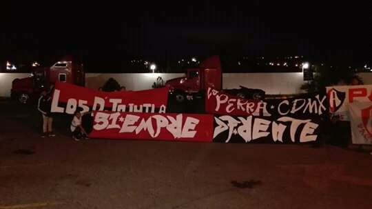 Barra51DF's tweet photo. Ya va llegando la hinchada más delirante ...la que sigue al Rojinegro a todas partes #51DF #LosDeLaCapital https://t.co/dQ07zNW7lb