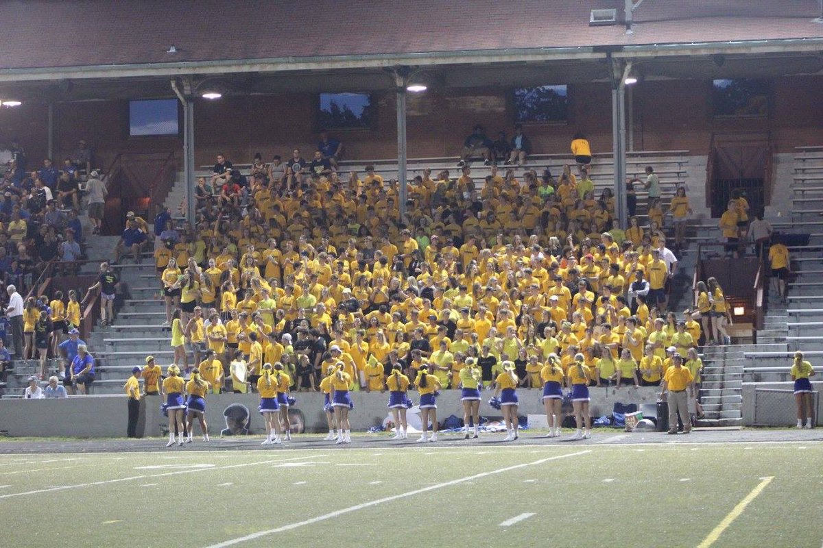 savannahisboard's tweet image. Memorials student section last night was the best we've had in a while #mtssga 🔵⚪️🎗