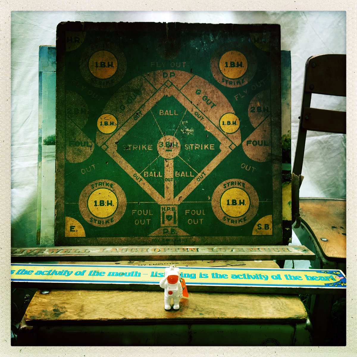 Astridpie's tweet photo. Last #BrimfieldAdventure of the year! #vintageUI #letterpresstype #architecturalsalvage #giantletters #retrosigns https://t.co/CdEbZC7PlU
