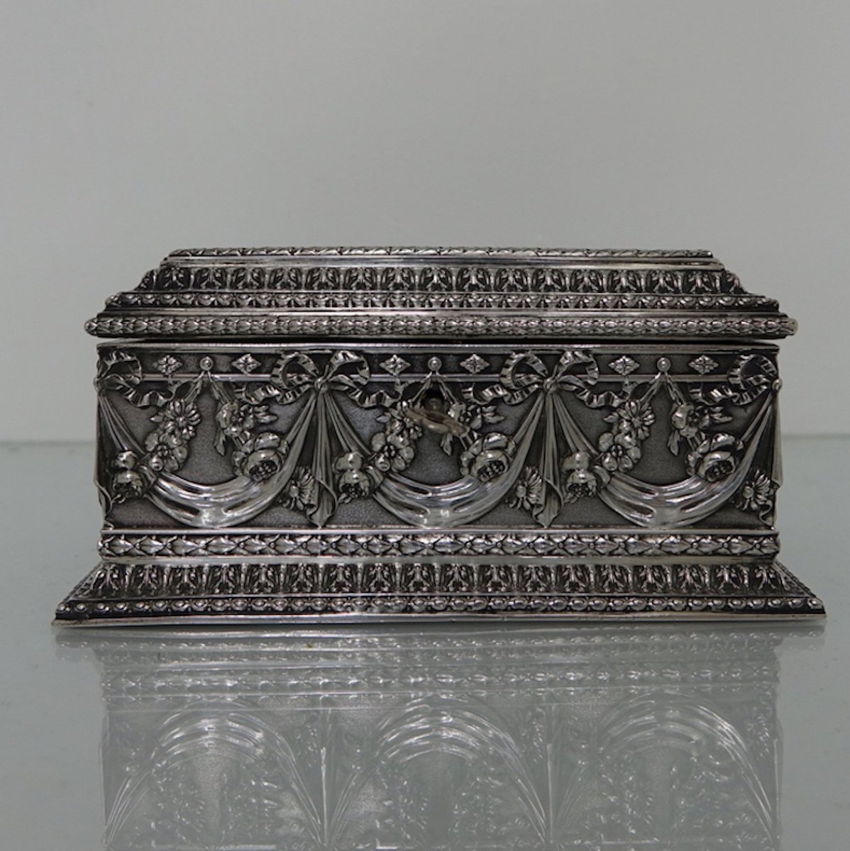 PBennettSilver's tweet image. Box week! Come and see the beautiful display of #silverboxes in our London shop window this week!