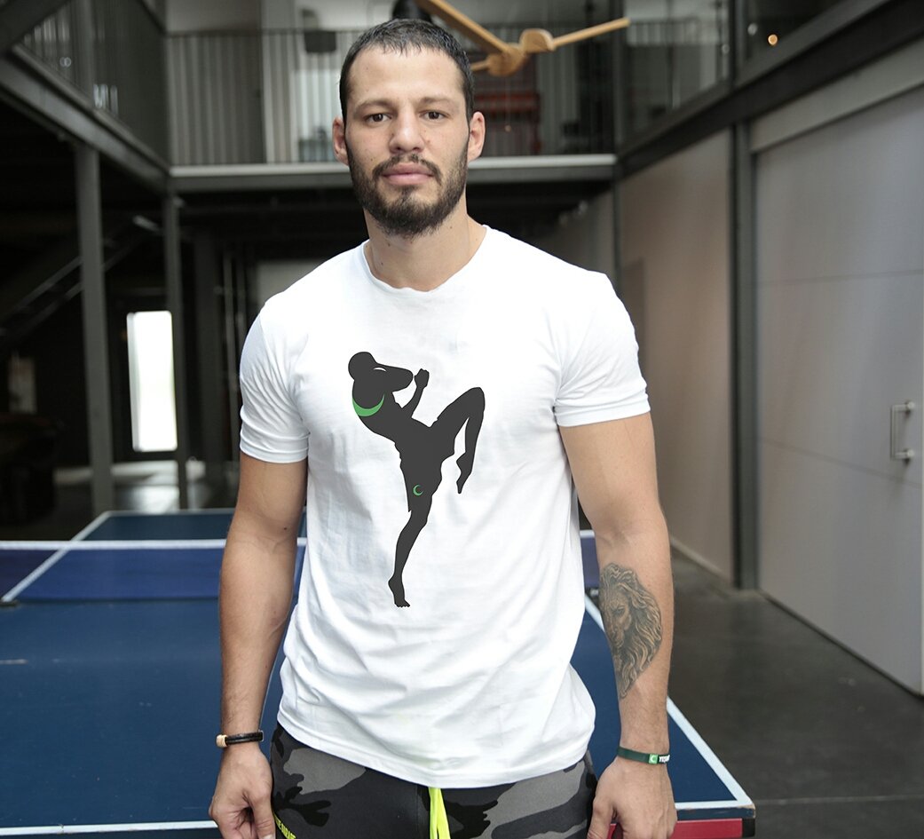 1920yesilay's tweet photo. Başarılı sporcumuz @atakanarslan 'ın geliri #YEDAM'a bağşlanacak olan tasarladğı tshirtü çok yaknda satışa sunulacak https://t.co/3irCDLSjoC