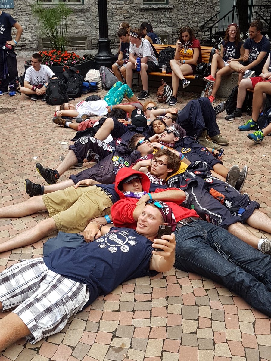 MedievalEra2016's tweet photo. @MythologicalEra 
CUDDLE PUDDLE
#BACKTOTHEENGFROSH https://t.co/OJnYzIVhoi