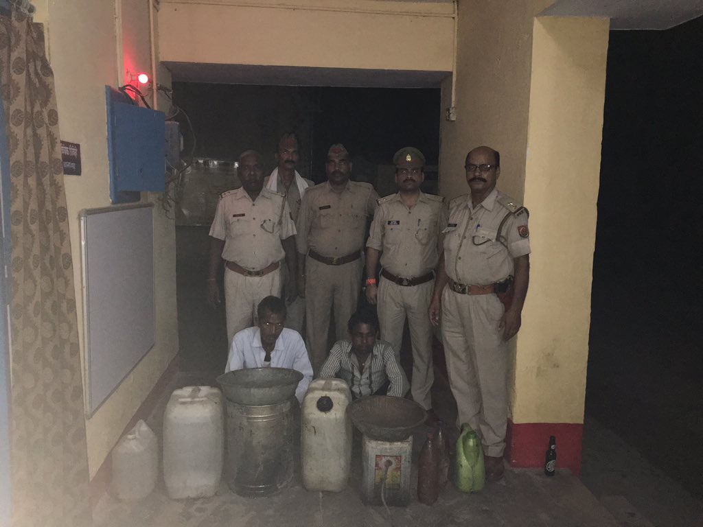SHOVIVEKTRIVEDI's tweet photo. 150 litre awaidh sharab baramad ,ps gajrola pilibhit https://t.co/qIMmJD47d8