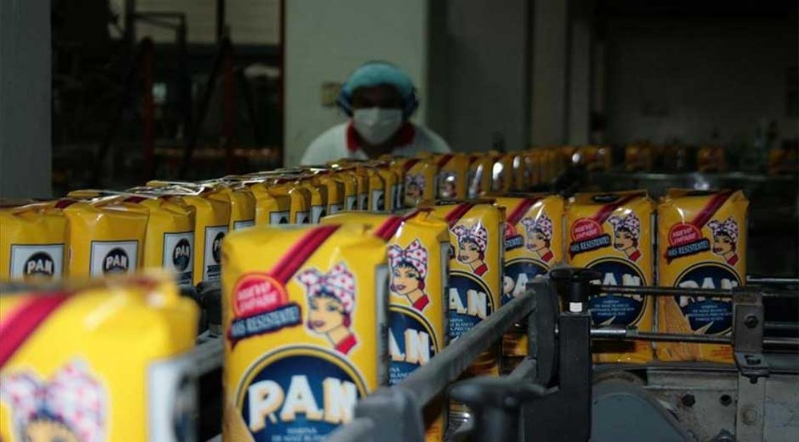 LuisPerozoPadua's tweet photo. Empresas Polar recibió 48 inspecciones del Gobierno en un solo mes https://t.co/SmNxoWkfq2 #DiaMundialDeLaArepa https://t.co/2jIjEwrB55