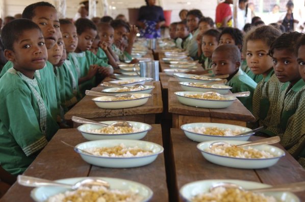 ShareTheMealorg's tweet photo. In Malawi, an innovative initiative between the government, WFP &amp; UNICEF is underway  @WFP https://t.co/RgP4HuLUad https://t.co/QelbuGGjsJ
