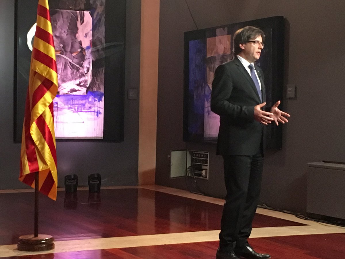 martacorbalanb's tweet photo. Carles Puigdemont: "Calla qui hauria de parlar i parla qui hauria de callar" #diada16 #catràdioesmou https://t.co/mP0YlT8D3o