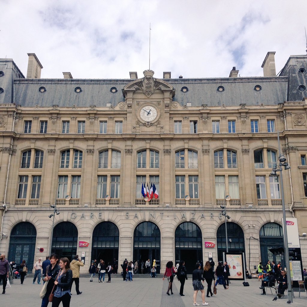 The_Exploress's tweet photo. Happy Saturday from Paris! Like if you've been to the city of love! ๐ซ๐ท #Exploress #France #Paris #travelpics https://t.co/Tj90jPWwXv