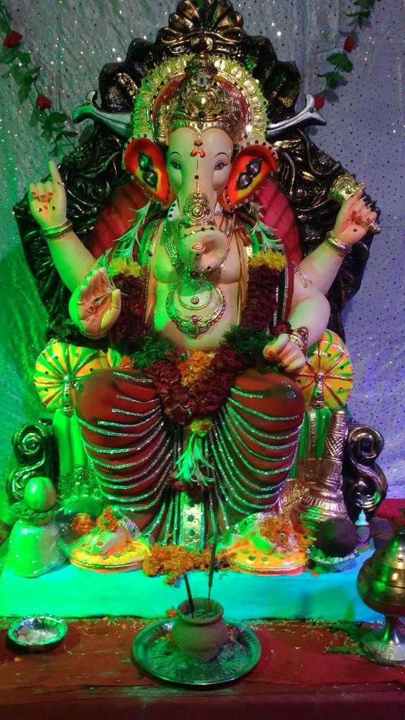 pritesh_421's tweet photo. At Society.. Ganpati Bapa!!!🔆🎉🌟 https://t.co/d5KcPravcw
