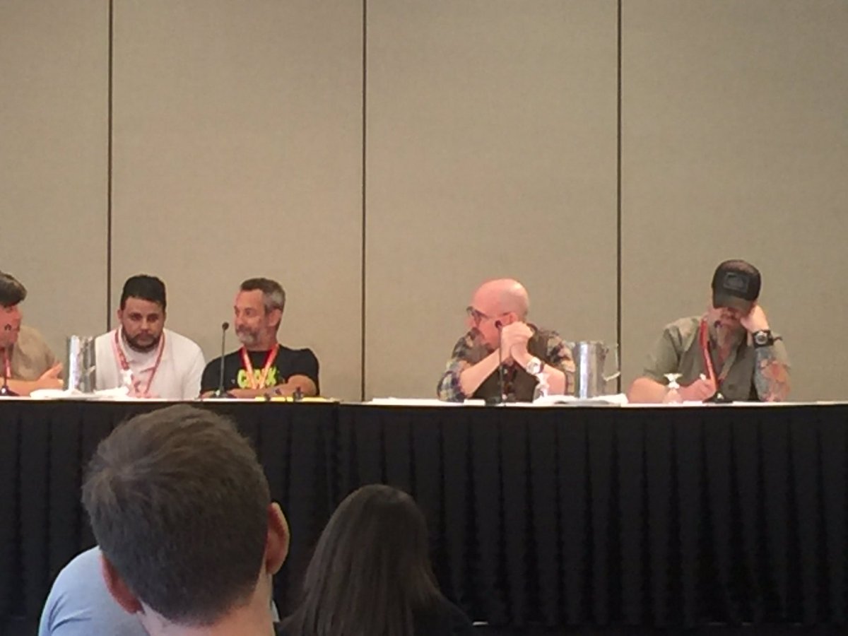 sjbrancato's tweet photo. #CincyComiCon  100 Bullets panel! Risso, Azzarello, Johnson! https://t.co/Ld2LCZZEau