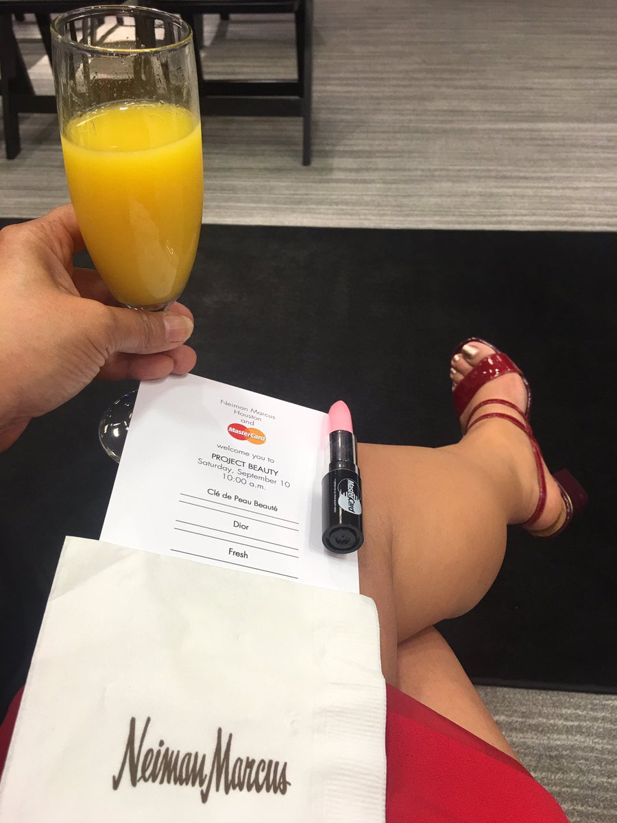 LatinasGoRed's tweet photo. #instaglamhouston @neimanmarcus today #nmProjectBeauty https://t.co/HMHjjSNB2p