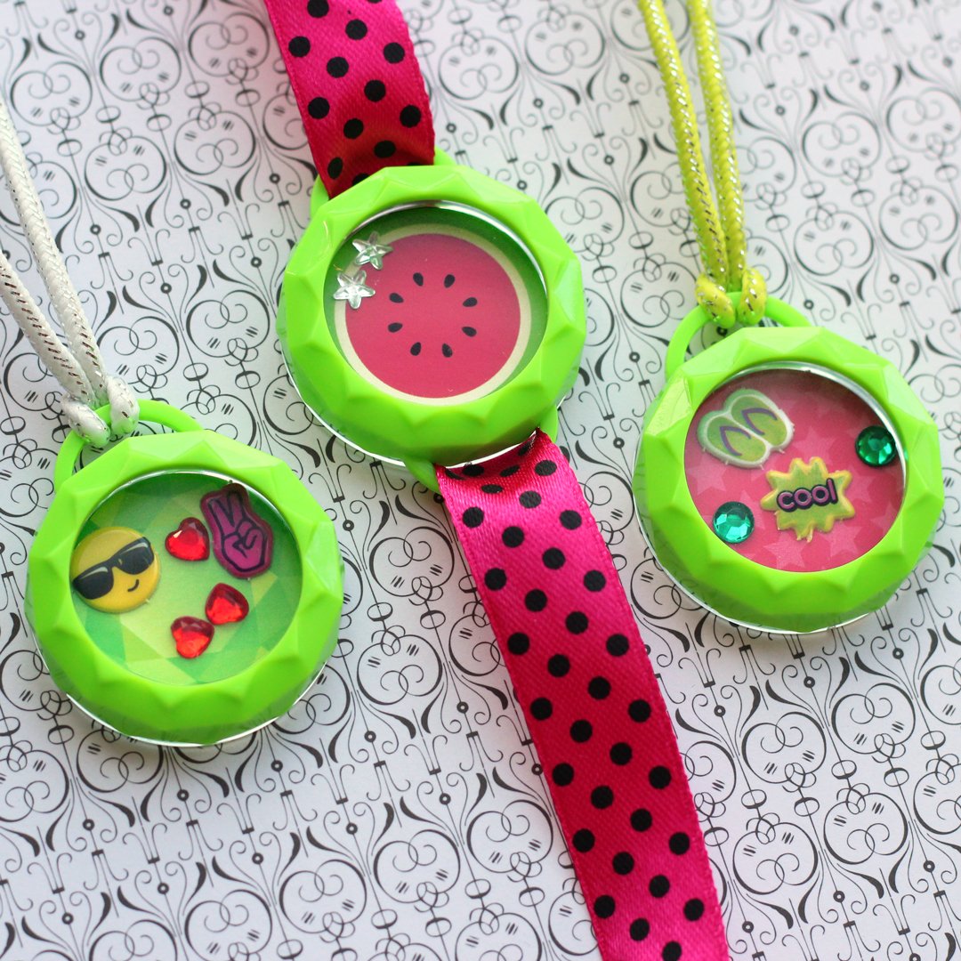 AlexGlobaltoys's tweet photo. Mix and match backgrounds and charms for endless possibilities! #lillockitz https://t.co/lVTx97zxy9