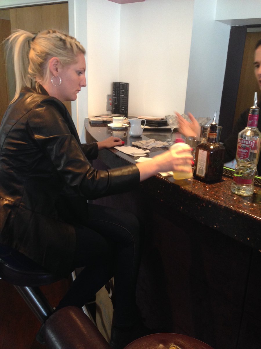 KimbobFilaner's tweet image. @8suzie4 first cocktail #CocktailMakingClass 🍹