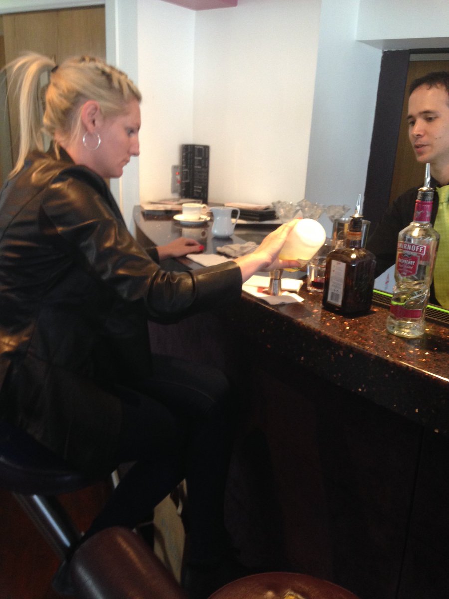 KimbobFilaner's tweet image. @8suzie4 first cocktail #CocktailMakingClass 🍹