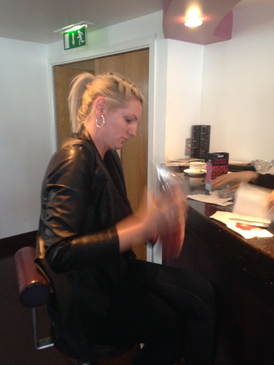 KimbobFilaner's tweet image. @8suzie4 first cocktail #CocktailMakingClass 🍹