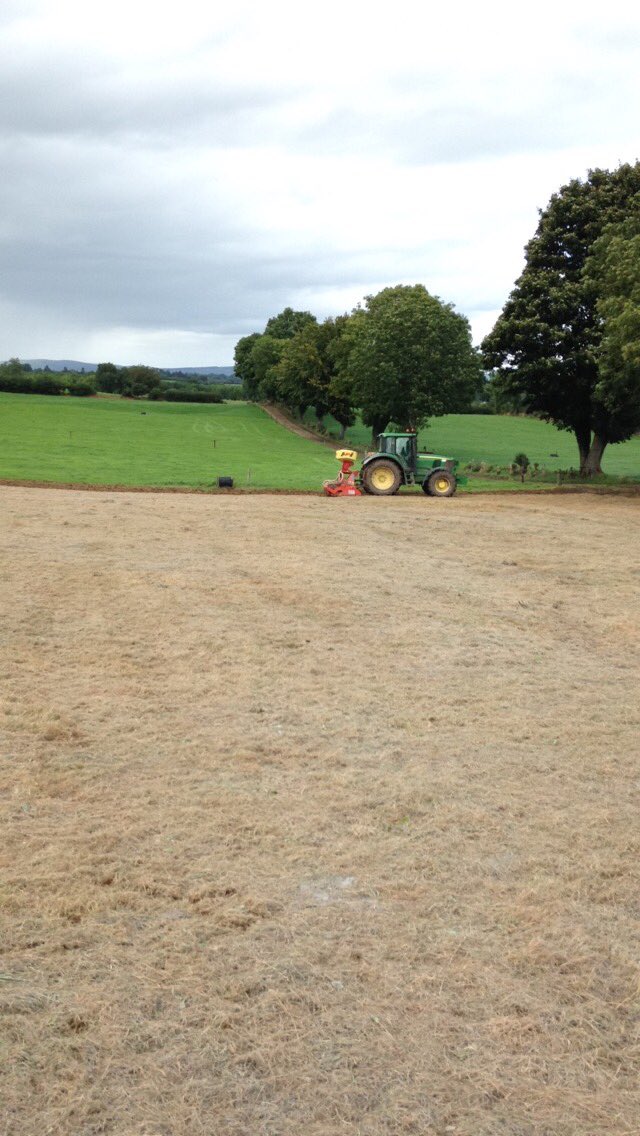 MikeODwyer3's tweet photo. Reseeding is the only job.. last of the year. #top5extend 💪👍 https://t.co/zzP9MwXswR