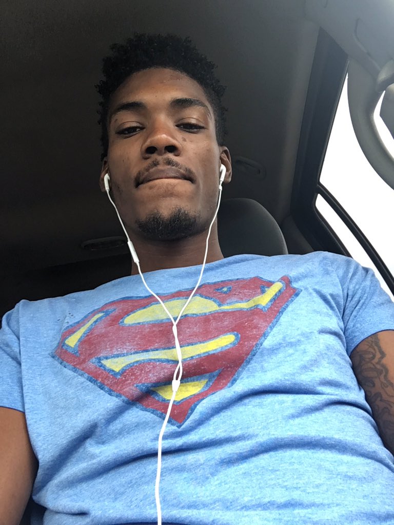 GoneTo_TheMoon's tweet photo. Gym time 🏀 https://t.co/C8GoQCbufs