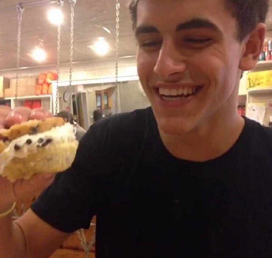 mayne_nanda's tweet photo. feliz aniversário pro dono de um dos sorrisos mais bonitos ❤ #HappyBirthdayJackGilinsky https://t.co/KXUKr1kgH0