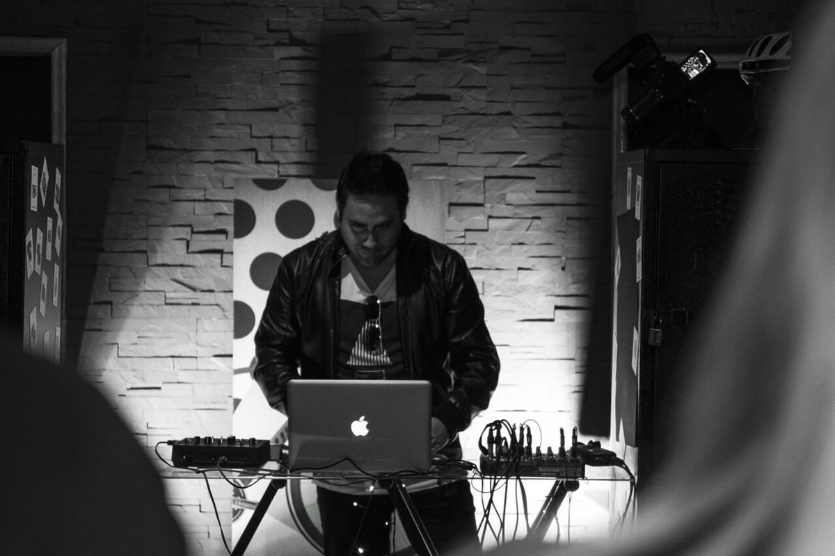 OrionRecords's tweet photo. Tremenda noche la que vivimos en @KobenhavnSCL ! Felicitaciones a todos los que participaron en #sesionesmodular https://t.co/IRQwk4bOjk