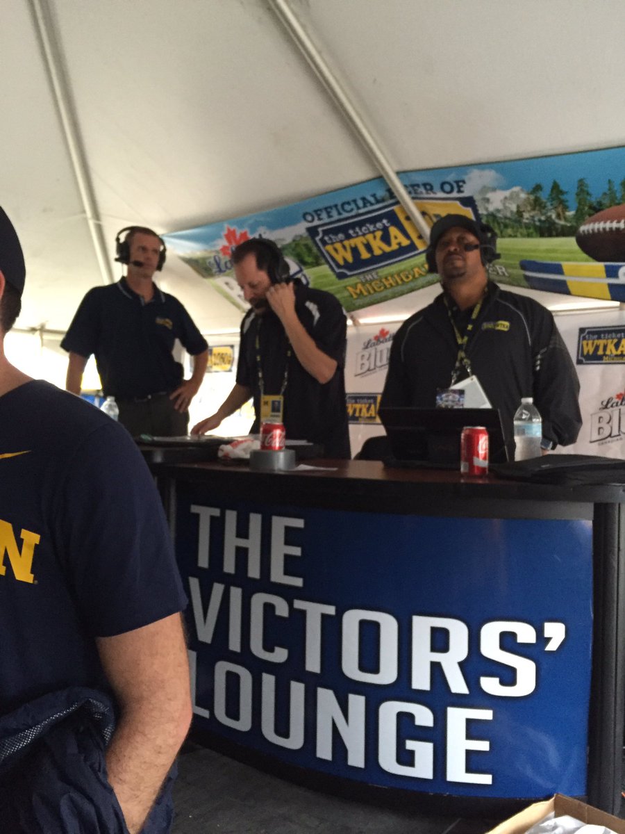 AsylumNook's tweet photo. WTKA countdown to kickoff! @SamWebb77 @michiganinsider https://t.co/cT7NNoLg8E