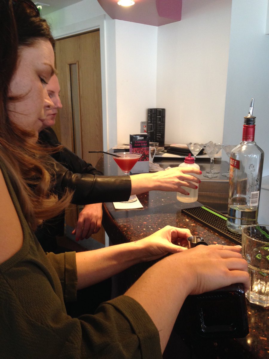 KimbobFilaner's tweet photo. My first cocktail #CocktailMakingClass ๐น https://t.co/0JSI9DH5ZQ