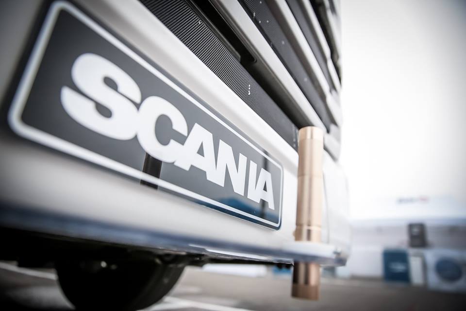 ScaniaArgentina's tweet photo. Los conductores de la #Patagonia en pleno desafío #SDC2016 El mejor de LATAM se lleva un #Scania 0Km!  #Neuquén https://t.co/VrT4LTxcCa