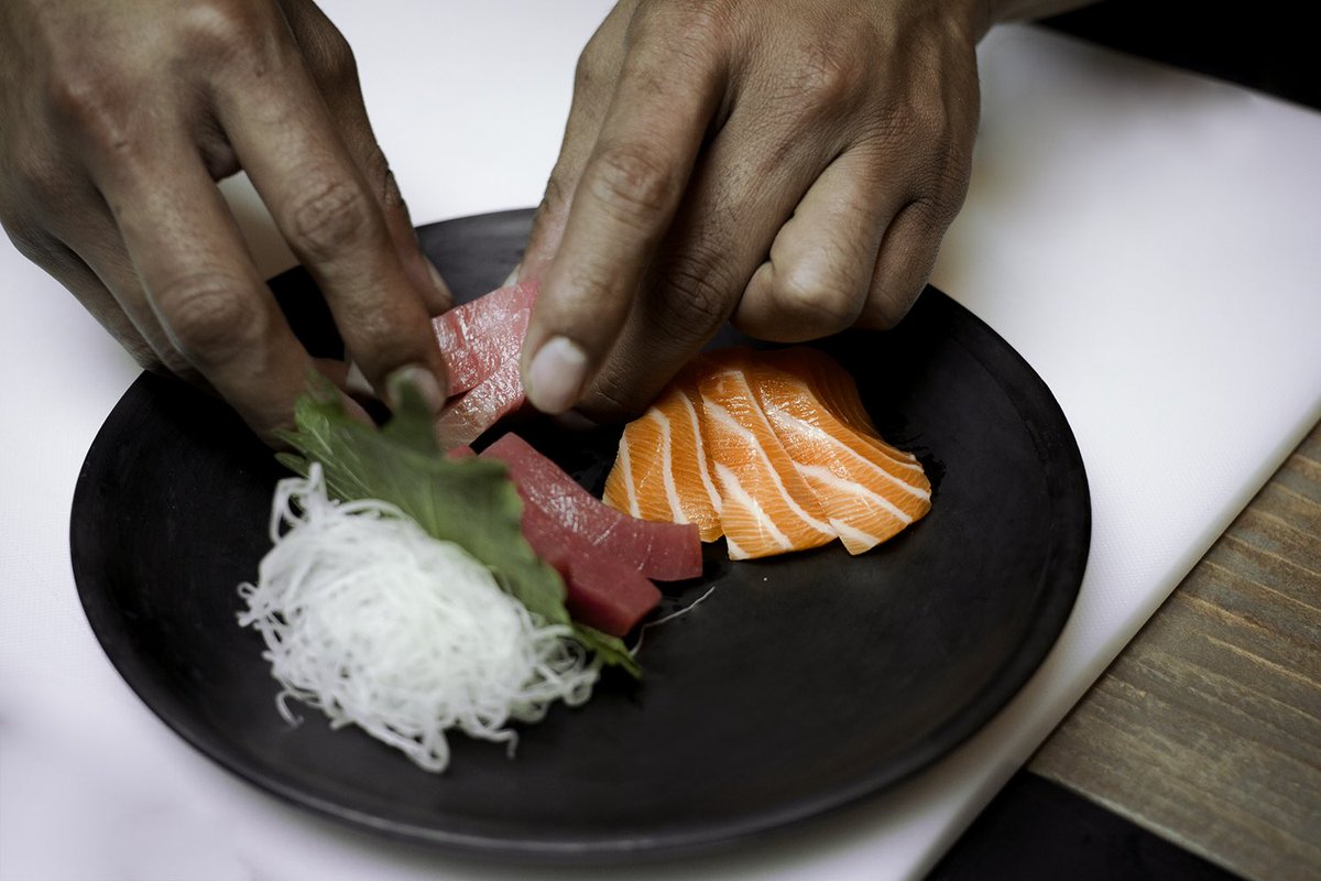 RomaQuince's tweet photo. Sashimi mixto_ Atún, salmón, hamachi. Acompañado de nabo, wasabi, shiso. RSVP 📞 (55) 5207 8682 📩 info@romaquince.com https://t.co/hIUHCU76b8