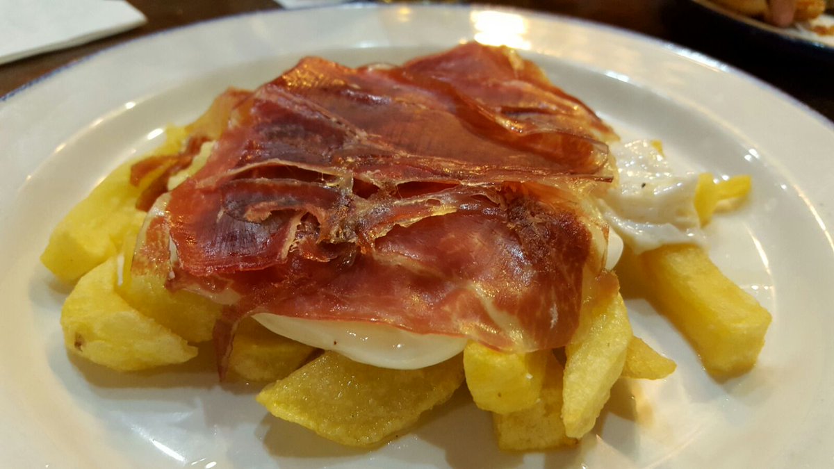 Hoy la <a href="/SGastrMSalcedo/">Soc.Gastr. M.Salcedo</a> estamos en Rt. Los Zagales <a href="/rteloszagales/">Los Zagales</a> en pleno corazón d #Valladolid. Sublime y divertido