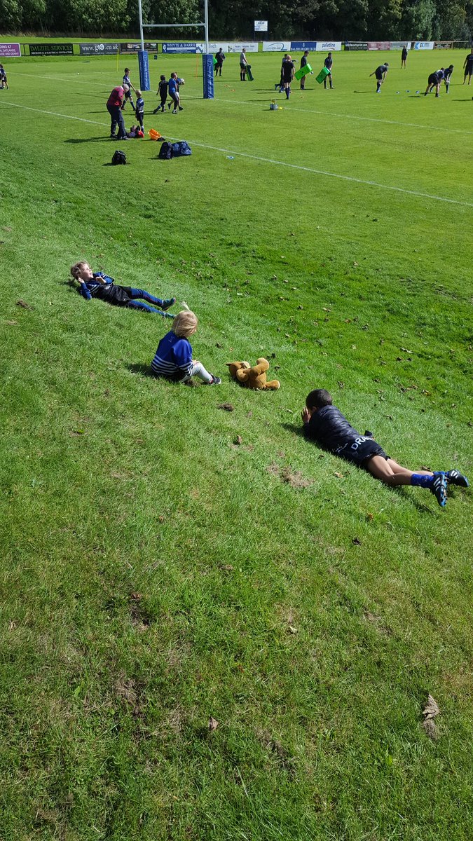 cbur85's tweet photo. #backpackbear had a gd day @ #rugby Got 2 do a guard of honour 4 the 1st XV! @DalzielRugby @MuirhousePS https://t.co/C3yXI7OwGo