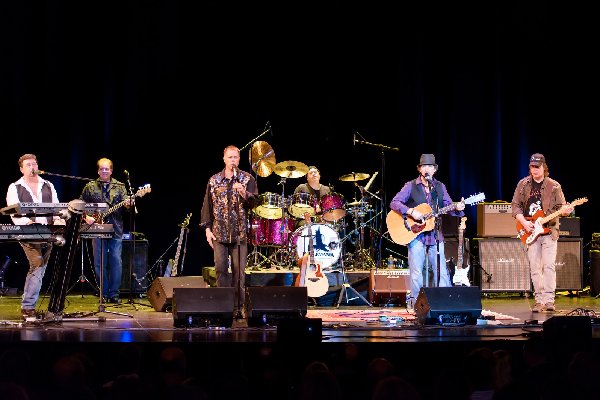 LoCoEntertain's tweet photo. TONIGHT  @TallyHoTheatre - A Tribute to the Eagles: @EagleMania_Band 8:30pm 19 W Market St., Leesburg, 703.777.1665 https://t.co/9mJLFcS60D
