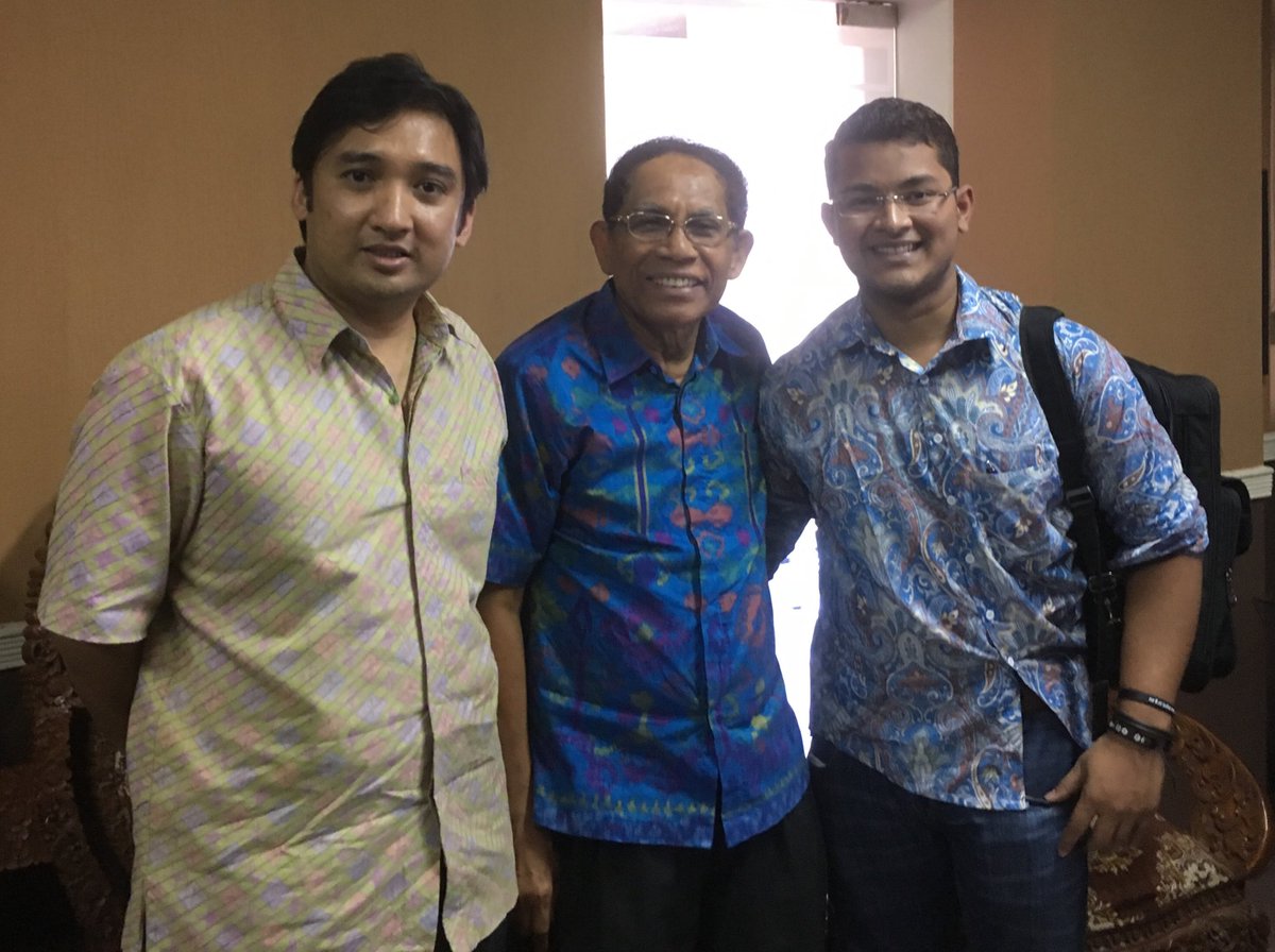 INAinDarwin's tweet photo. Pak @aosny2011 brings @nt_aiya to @Univ_Warmadewa to explore creation of #AIYABali @Portal_Kemlu_RI @aiya_national https://t.co/G729gVWSLX
