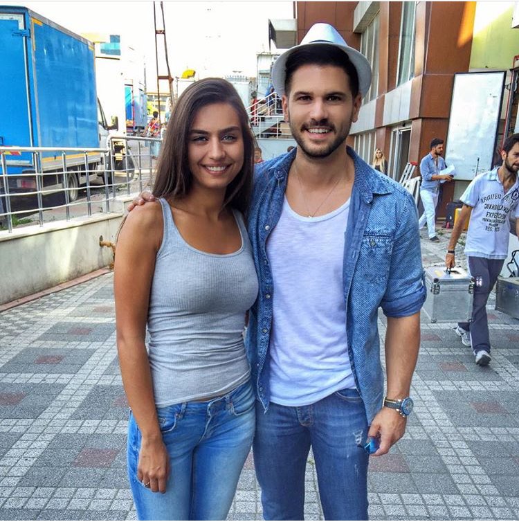 ezgikara222's tweet photo. Asla vazgeçmeyenler❤️çok özleyeceğiz sizi😭 En güzel fotoğraf👫 #AslaVazgecmem #YiğitNur #Yiğnur @tsayisman @minegulse https://t.co/VV85J5aynR