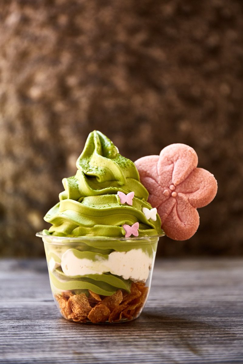 JapanCentre's tweet photo. NEW: Matcha Sakura Sundae with matcha ice cream, sakura cookie, butterfly sugar flakes, whipped cream &amp; corn flakes. https://t.co/54CAIBi60d