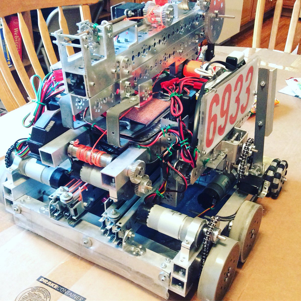FTC6933's tweet photo. Taking apart our beloved Kermit today 😢❤️ #ftc #FTCKickoff #firsttechchallenge #omgrobots https://t.co/WUCQST3iRC