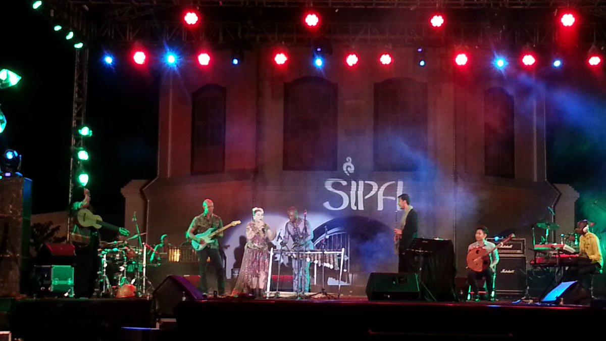 kotasolo_fp's tweet photo. NeilChua, RodrigoParejo, PhilipGraulty, BlessingsChimanga, @Peni_Candrarini on stage @sipafestival Day#3 #SIPA2016 https://t.co/VKX5Bb8yOH