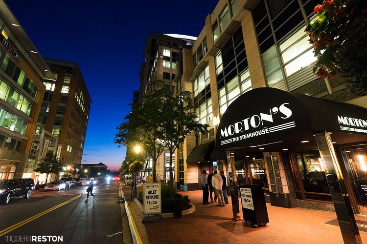 Get to know <a href="/Mortons/">MortonsTheSteakhouse</a> the Steakhouse at <a href="/RestonTwnCenter/">Reston Town Center</a> and their amazing Tomahawk Ribeye modernreston.com/2016/09/savori…