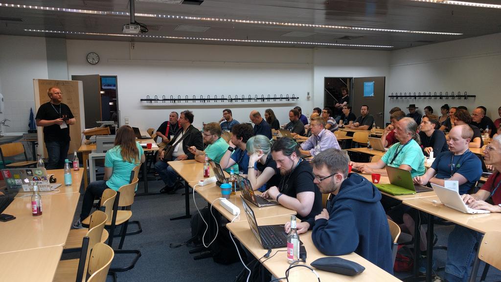 Lightning talks at #pyunconf, a lot of submissions and a great turnout!