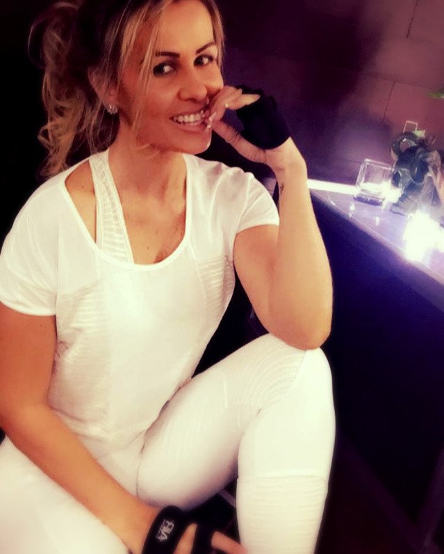 AirFitStyle's tweet photo. The pretty @tatimoreto at air fitness style store wearing our white & gold outfit. #thiis… https://t.co/Q2xLkEHidJ https://t.co/GCKGRnS61J