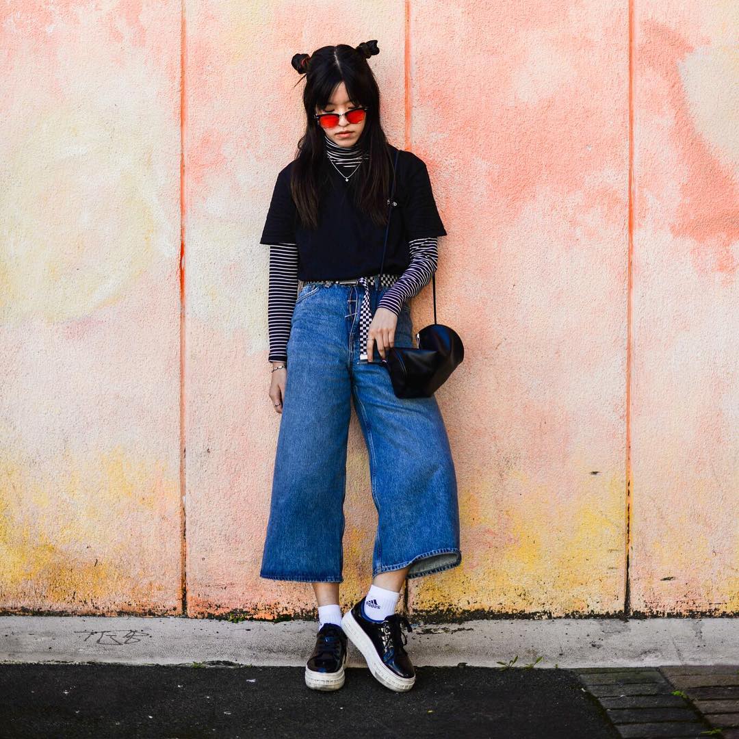 shirubicom's tweet photo. Layer your shirt with a striped long sleeve and pair it with a denim culotte a la Elle. #Shirubi #fashioninfluencer https://t.co/qrKFkC1aQw