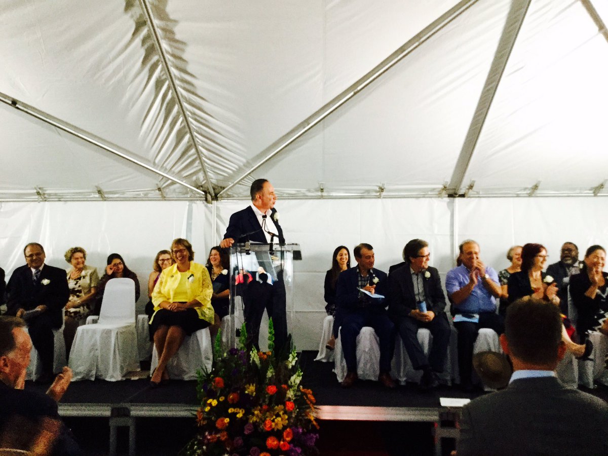 vaughanpl's tweet photo. Look! The mayor @mbmayor #officialceremony #CivicCentreResourceLibrary https://t.co/3FTx6SP3Bs