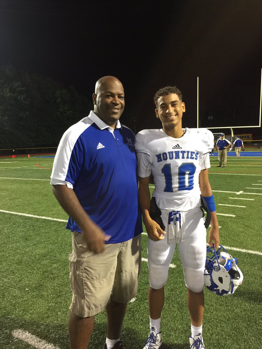 SusanEarle's tweet photo. Proud father, big opening season win! #QB10 #montclairfootball https://t.co/foFb2E2UZk