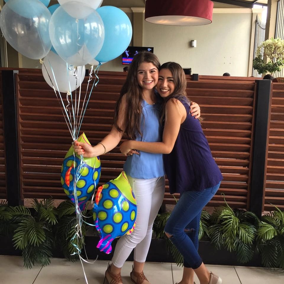 montsemartindo's tweet photo. FELICIDADES a la niña que en menos de un año se convirtió en mi hermana 💕🎉🔞 #teammachas @VanneLegaspi https://t.co/ghjiYPfzC9