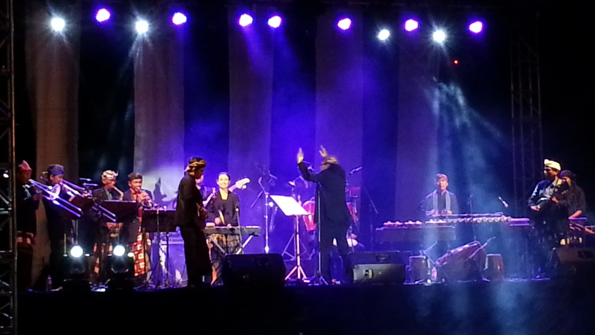 kotasolo_fp's tweet photo. Gangsadewa (Yogyakarta) on stage @sipafestival #SIPA2016 Day#3 @ #BentengVastenburg #kotasolo https://t.co/HkahOWPYCA