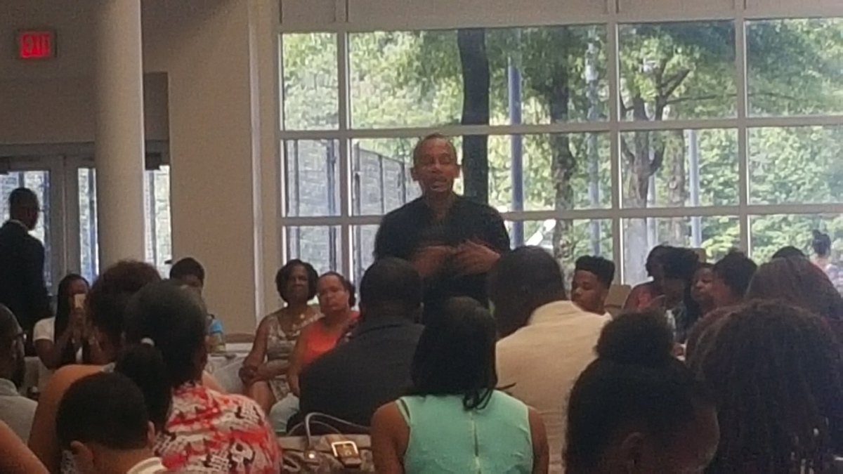 fossett_e's tweet photo. Hill Harper bringing knowledge to the families of Prince George's County.  #Pgcpsfamilyinstitute, #menofpgcps https://t.co/OP09RBc8bP